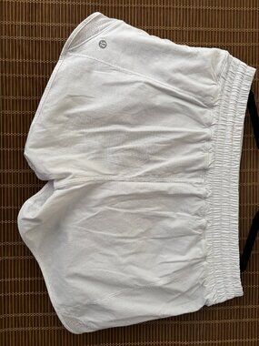 Lululemon Hotty Hot 4" Lined Shorts High Rise White Size 8